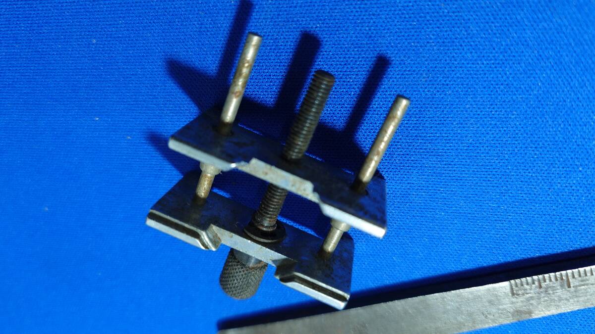 **A320[ tool * apparatus ] clock for repair tool bell John collection pcs * four . break up * pincers * file * oil stand etc. **