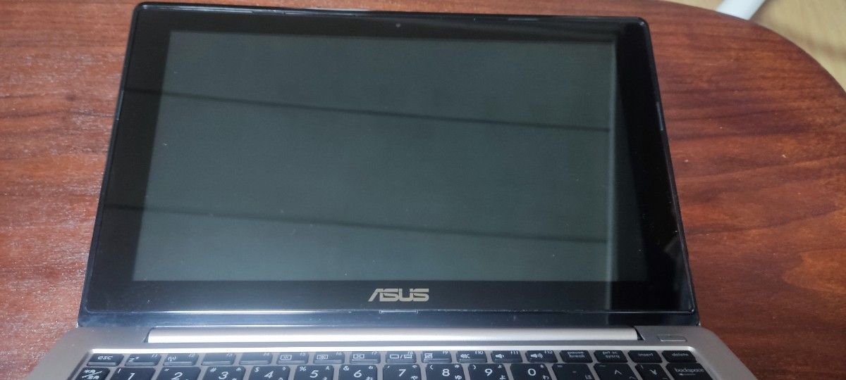 ASUS VivoBook X202E　動作確認済ジャンク扱い