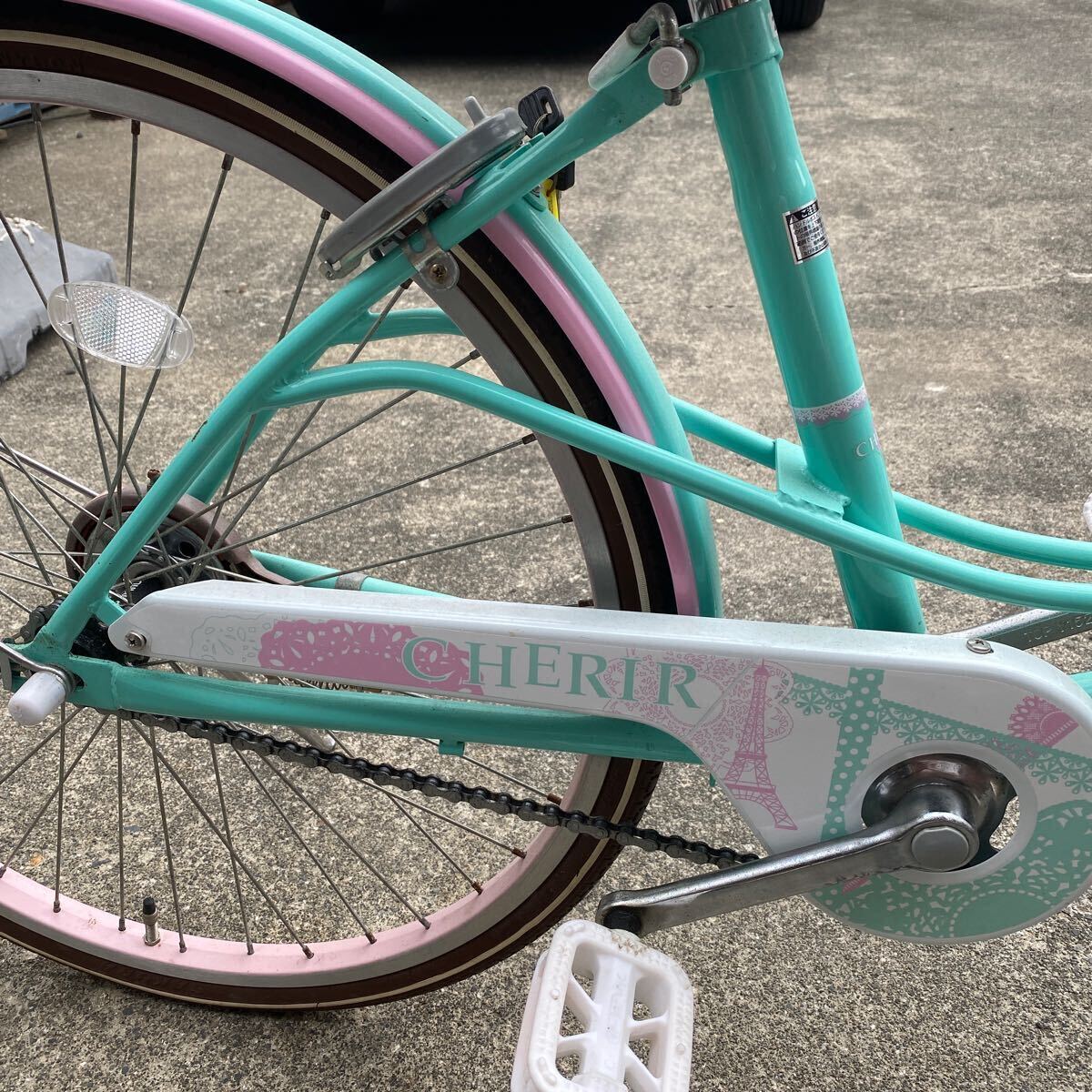 24インチ　子供用　女の子　自転車　引取り限定！　発送しません。　静岡県東部　車庫保管　極美品です。　LEDオートライト_画像3