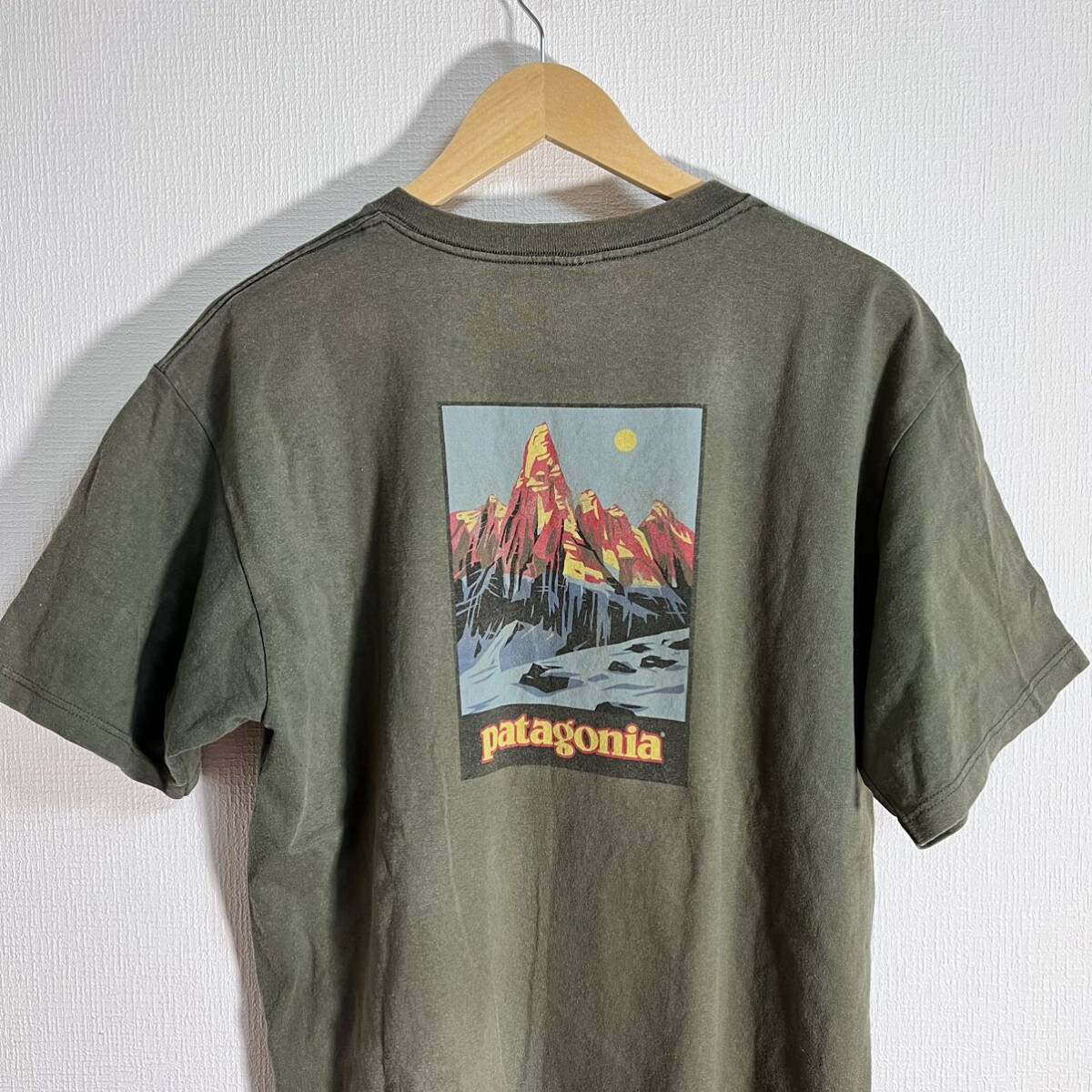 H7835FF patagonia パタゴニア サイズM 半袖 Tシャツ ロゴTシャツ ヴィンテージTシャツ カーキ グリーン系 メンズ アメリカ製 U.S.Aの画像4