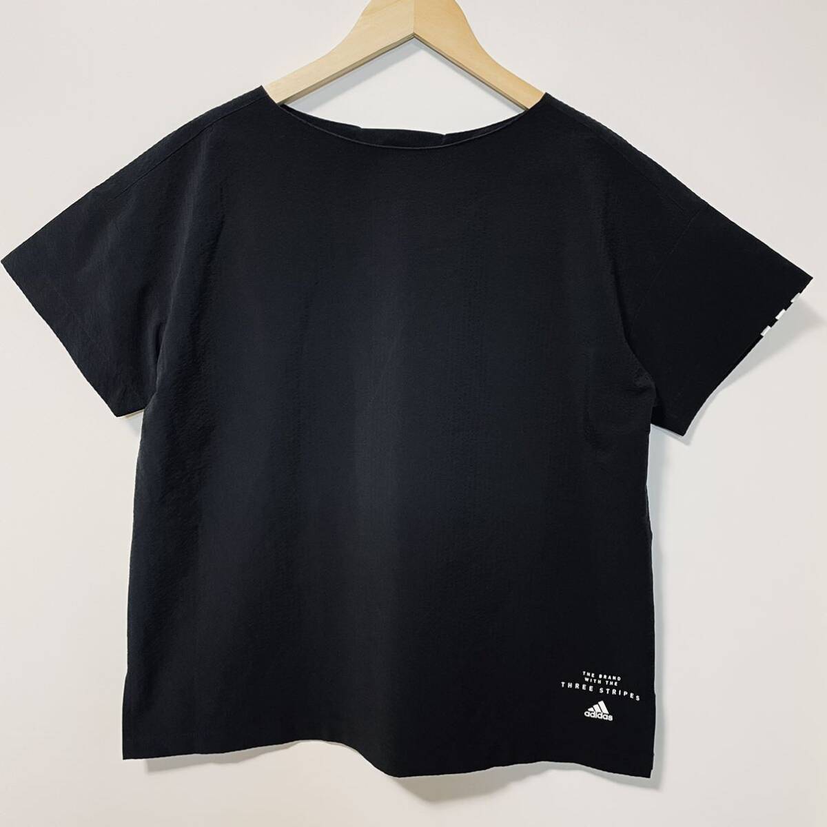 H7904gg adidasアディダス サイズM 半袖Tシャツ 黒 ブラック メンズ スリー ストライプス ライン スポーツ デザイン _画像1