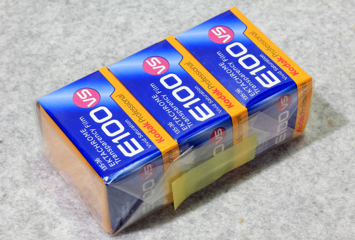 ☆コダックKodak E100VS 135-36EX 3本 期限2013年12月 新品未使用 家庭用冷蔵庫の冷凍室で保存！の画像1