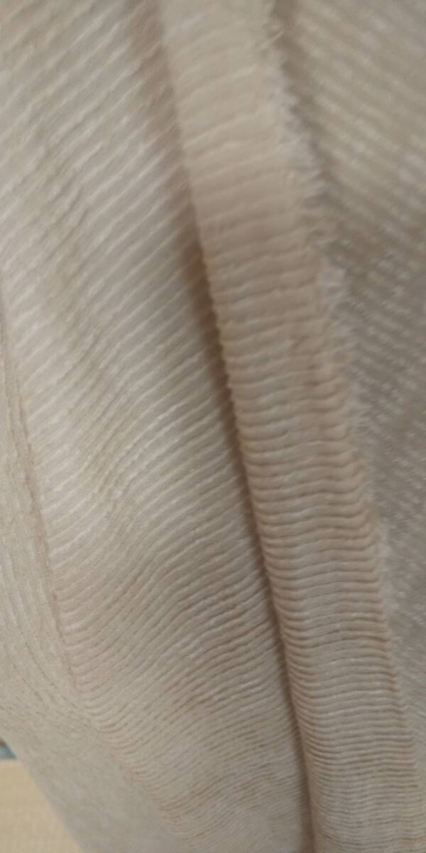 シルク１００％（ベージュ系）巾１４０ｃｍ　長さ２００ｃｍ　やや薄地　即決￥1000　艶はありません。_画像8