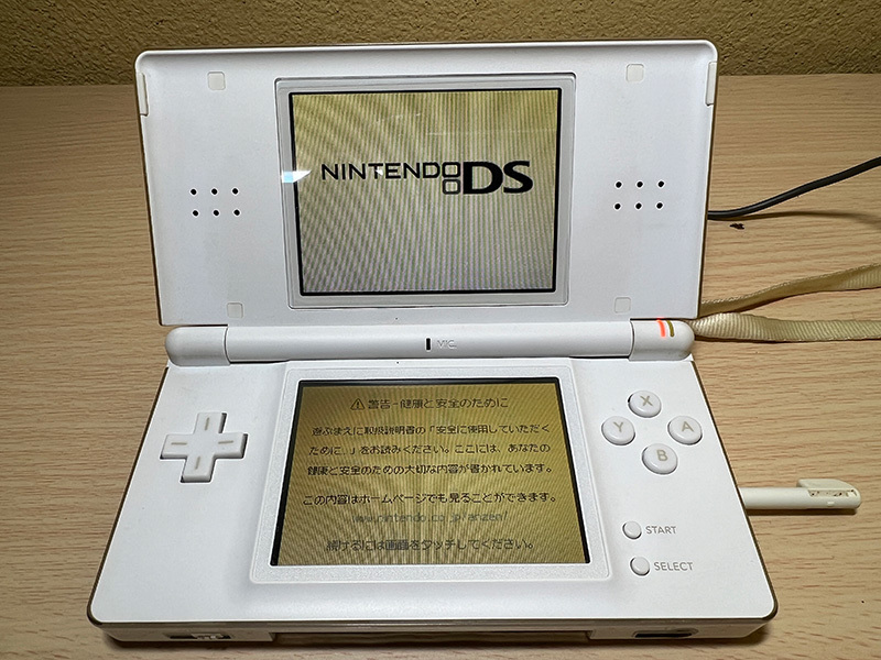 ニンテンドー DS Lite 本体 クリスタルホワイト 取説・箱あり USG-001 任天堂 動作OKですが訳ありでジャンク_画像8