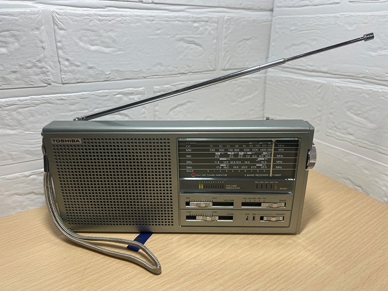 Showa Retro Toshiba RP-1560F portable type radio short wave Showa Retro Toshiba RP-1560F portable type radio short wave