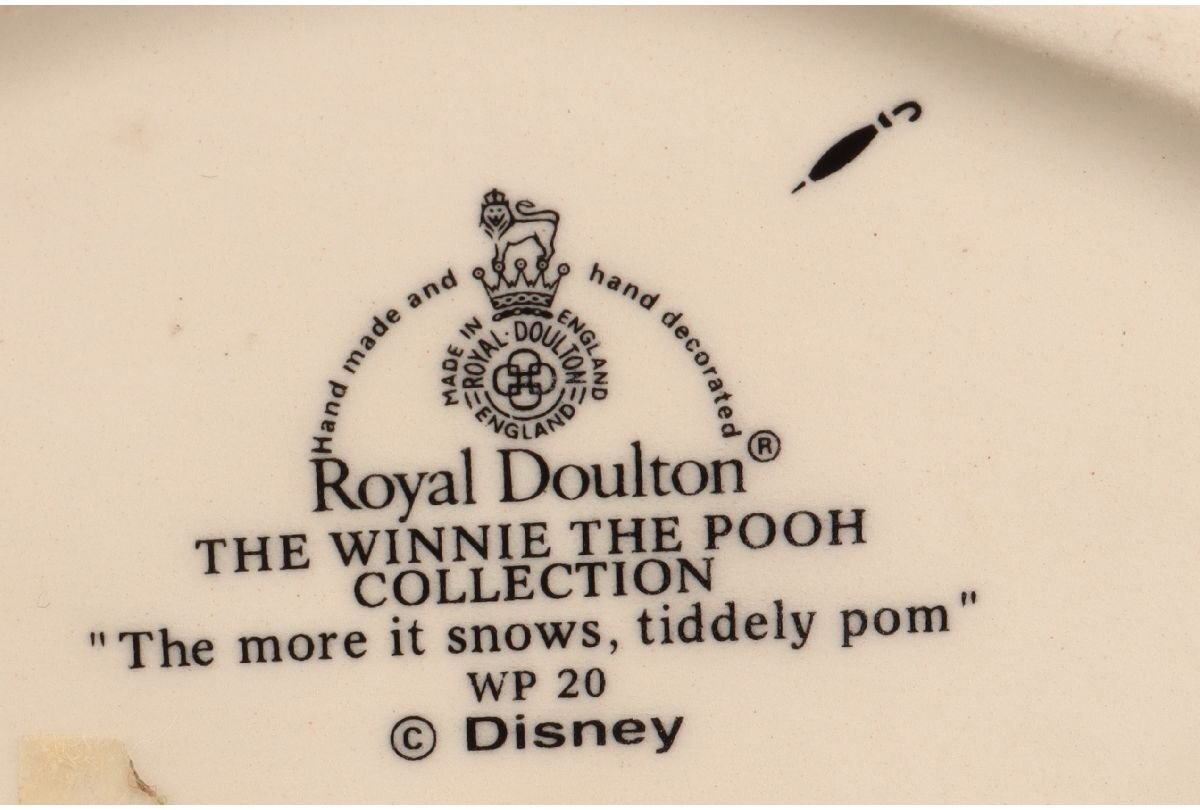[URA]ロイヤルドルトン/Royal Doulton/くまのプーさん/「The More it Snows,Tiddely Pom」13-4-27/ (検索)骨董/置物/飾物/陶器の画像9