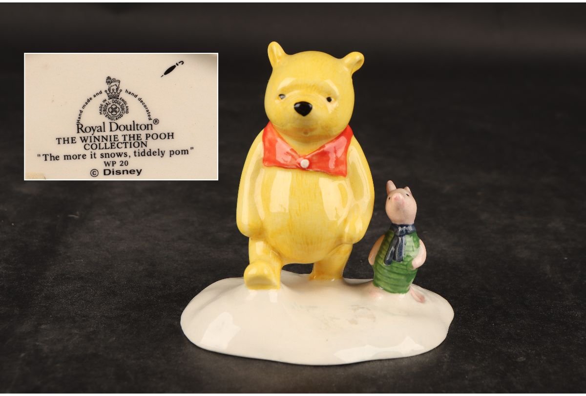 [URA]ロイヤルドルトン/Royal Doulton/くまのプーさん/「The More it Snows,Tiddely Pom」13-4-27/ (検索)骨董/置物/飾物/陶器の画像1