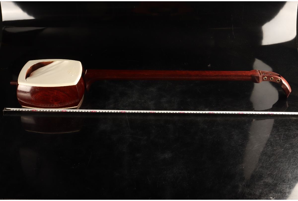 [URA]K9 печать иметь /. криптомерия туловище золотой маленький средний . shamisen / жесткий чехол есть /B2/13-s1-153 ( поиск ) антиквариат / традиционные японские музыкальные инструменты / струнные инструменты / sanshin /. futoshi Хара 