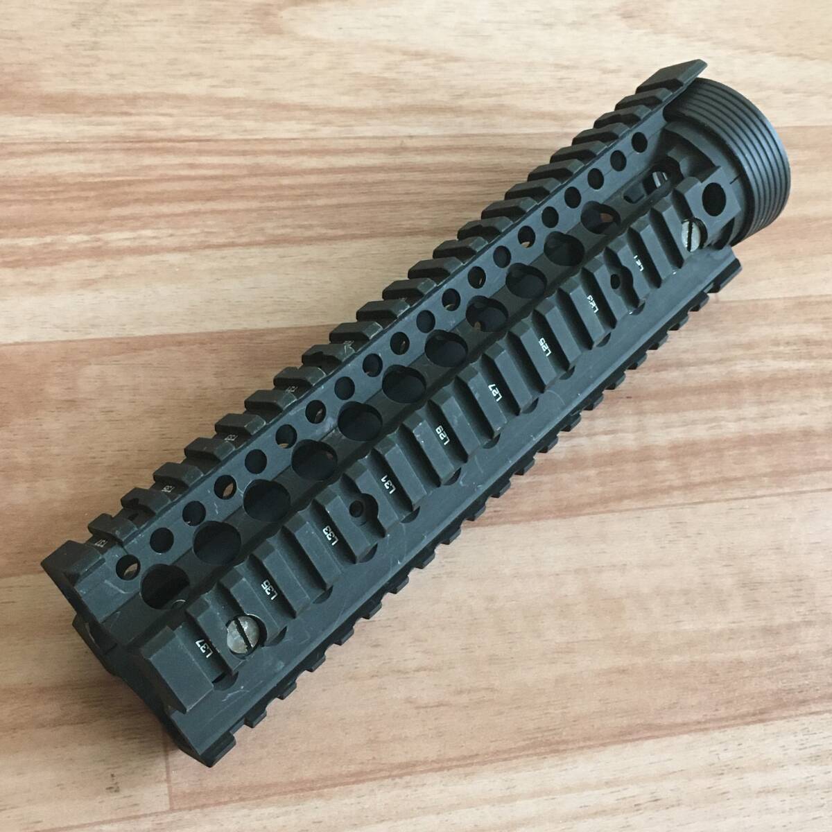 ★Daniel Defense OMEGA rail 9インチ BK レプリカ ダニエルディフェンス オメガレイル / 電動ガン 次世代電動ガン トレポン マルイ の画像4