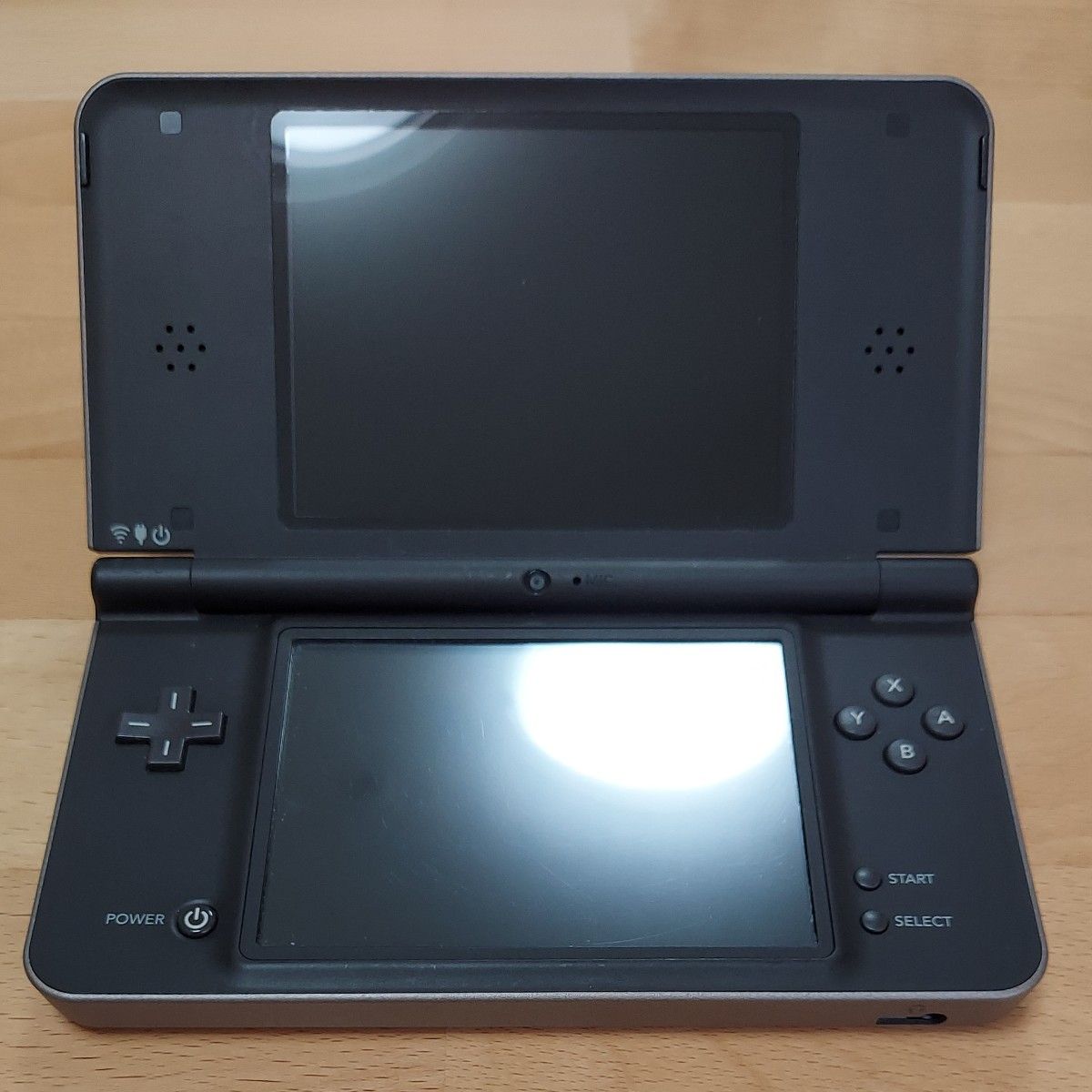 ニンテンドー　Nintendo　任天堂  DSiLL　ダークブラウン　　 ニンテンドーDSi　初期化済　中古品