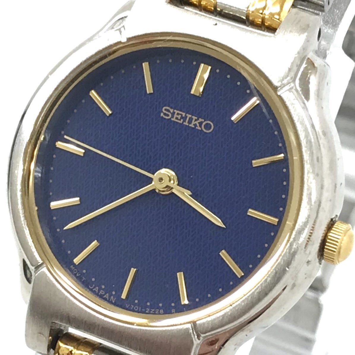 SEIKO セイコー 腕時計 V701-2B90 クオーツ アナログ ラウンド ネイビー シルバー ゴールド ヴィンテージ 日常生活防水 電池交換済 動作OKの画像1