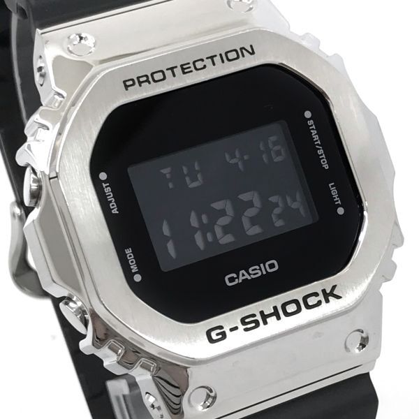 新品 CASIO カシオ G-SHOCK ジーショック 腕時計 GM-5600-1 クオーツ デジタル スクエア メタル シルバー カレンダー コレクション 動作OKの画像1