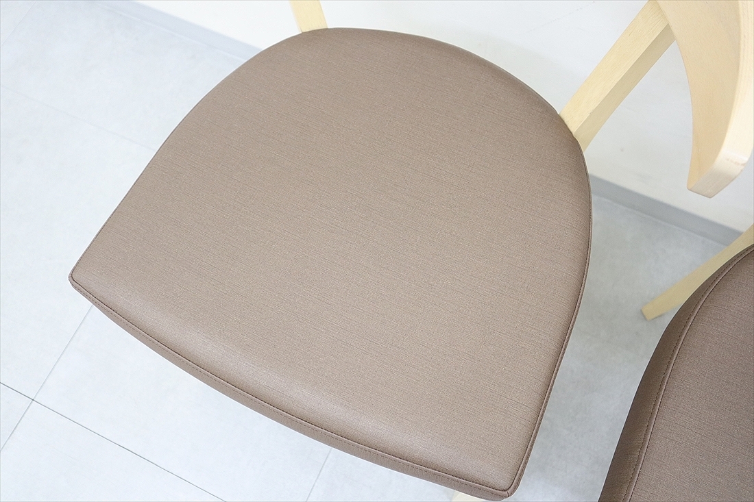 ◆karimoku カリモク家具 CA37モデル ダイニングチェア 食堂椅子 2脚セット 合成皮革 軽量 木製 モダン シンプル CA3700F562の画像9