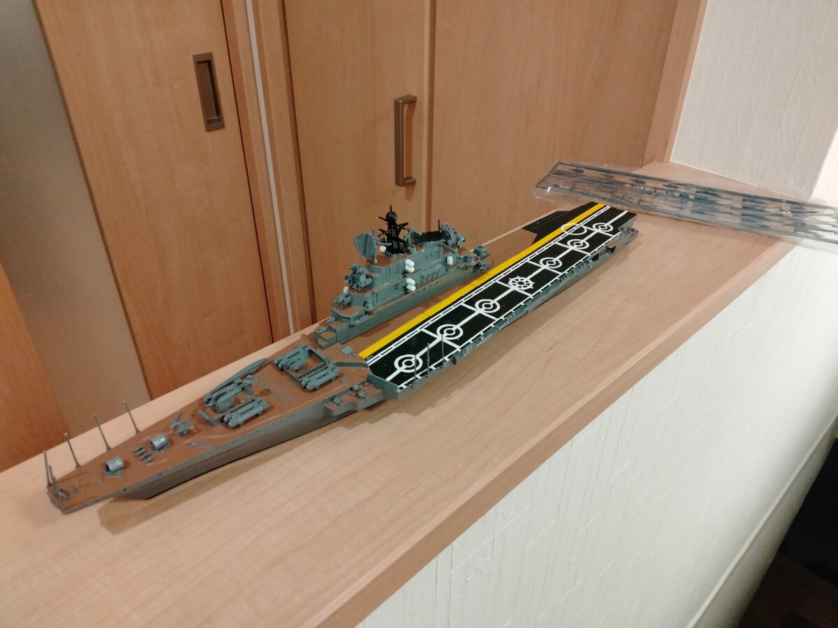 ソ連海軍　空母ミンスク　1/700 艦船模型　キット組立品　_画像1