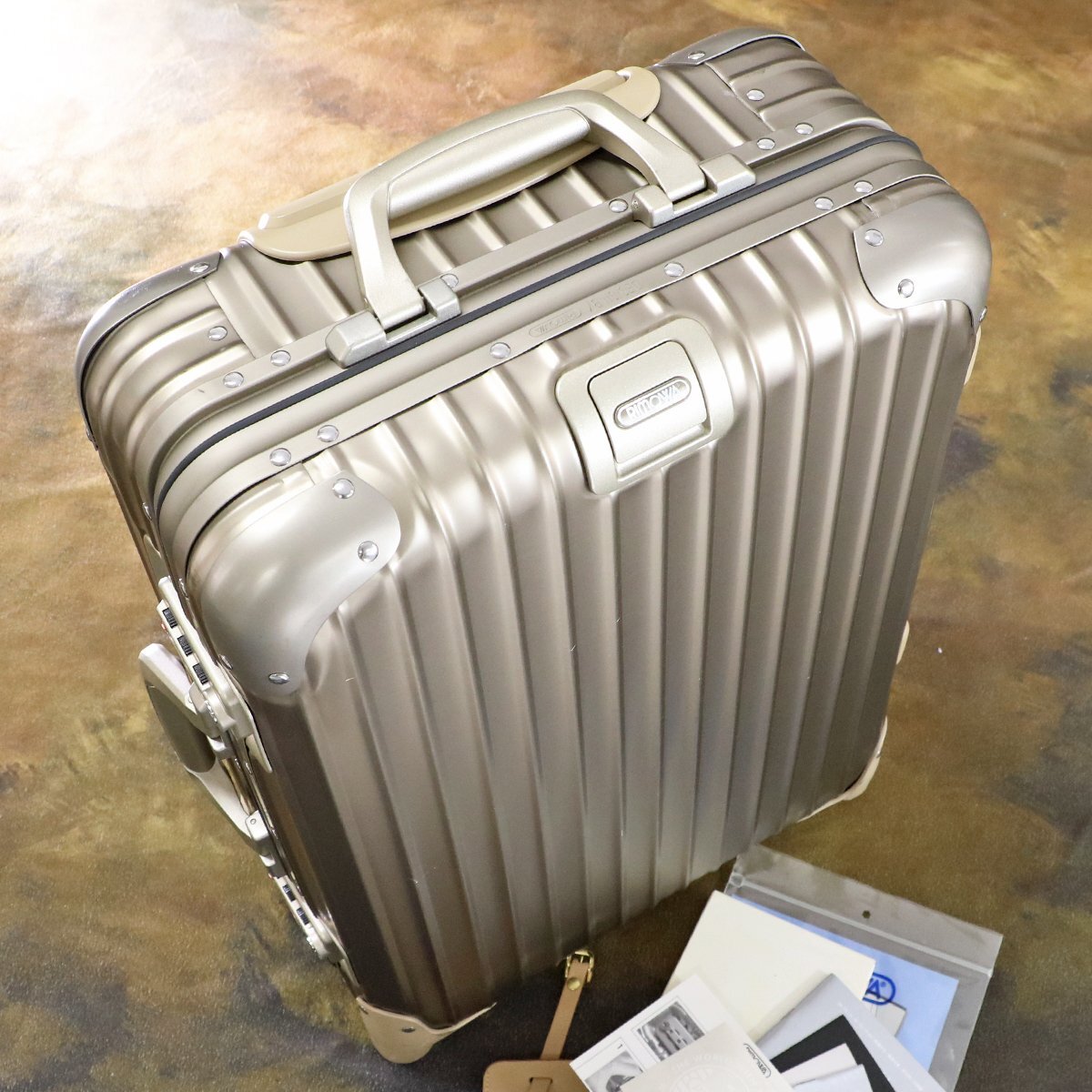 本物 リモワ トパーズ ゴールド アルミニウム キャリーバッグ トランクケース スーツケース キャリーケース ボストンバッグ RIMOWAの画像2