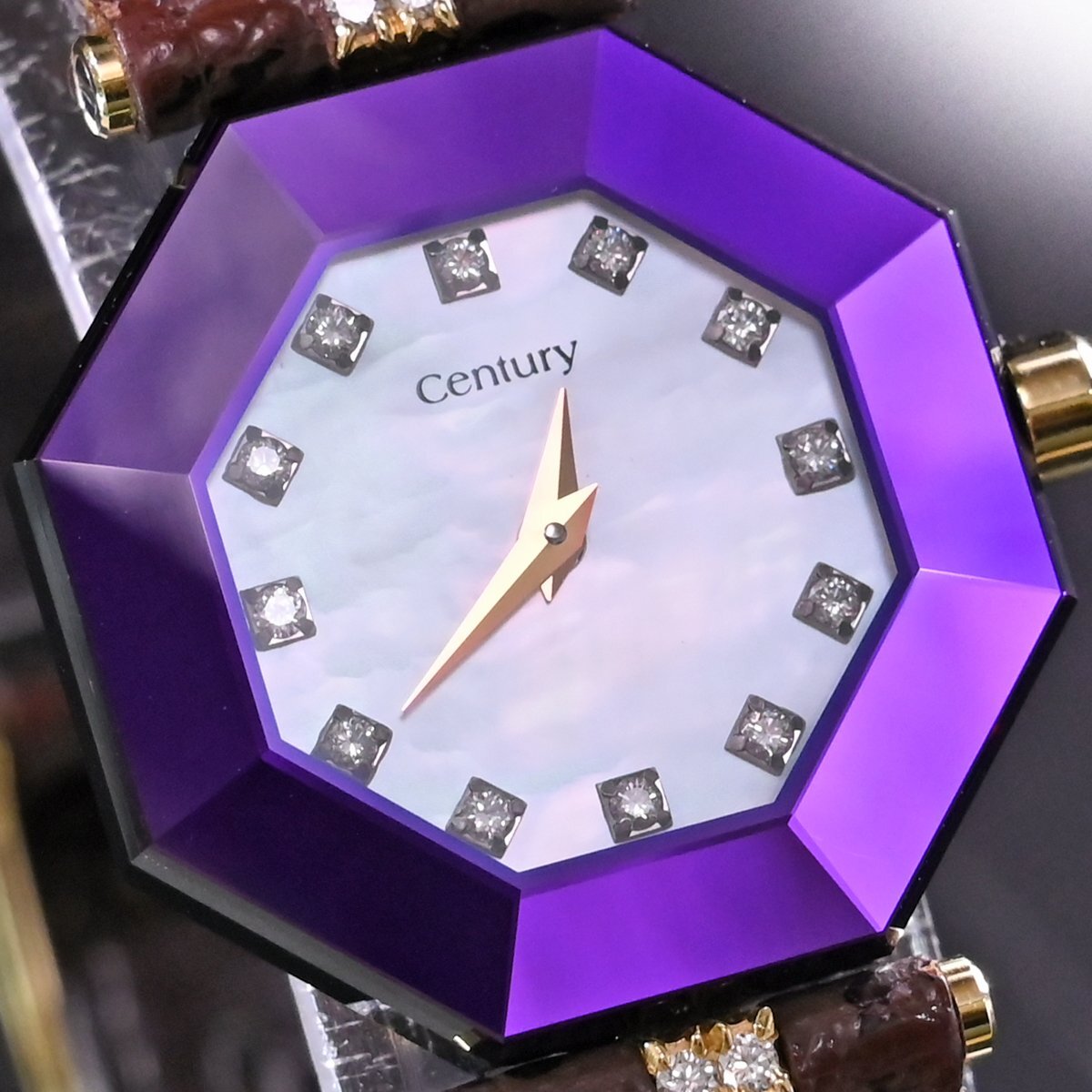 本物 超美品 センチュリー K18ゴールド 12Pダイヤ MOP文字盤 アメジスト タイムジェム ハイジュエリーウォッチ 金無垢腕時計 CENTURYの画像2