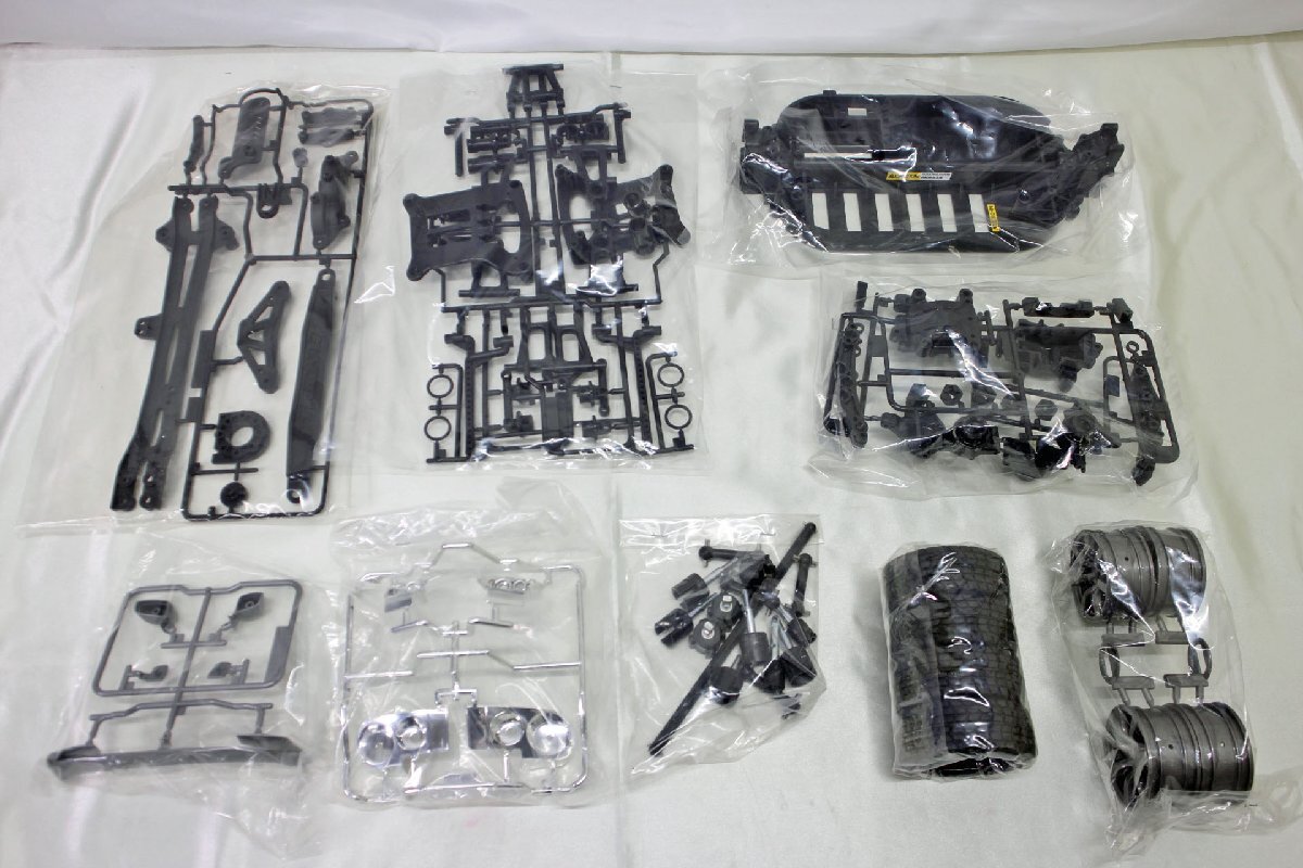 ☆未組立品☆ タミヤ 1/10 電動RC4WDレーシングカー NISSAN GT-R TT-01 TYPE-E 58411**13800 （60423111318119MI）の画像4