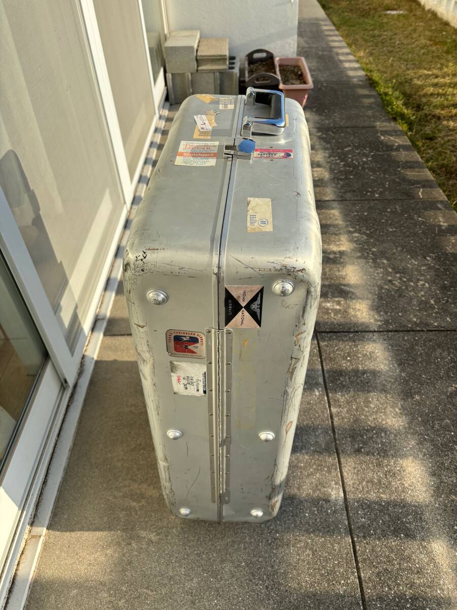 ゼロハリーバートンの大型スーツケース、ステッカーもカッコ良い！！の画像4