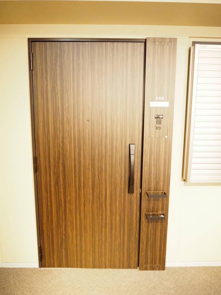 GN-11 モデルルーム展示品 日本フネン 玄関ドア 枠・鍵・インターホン付き！の画像2