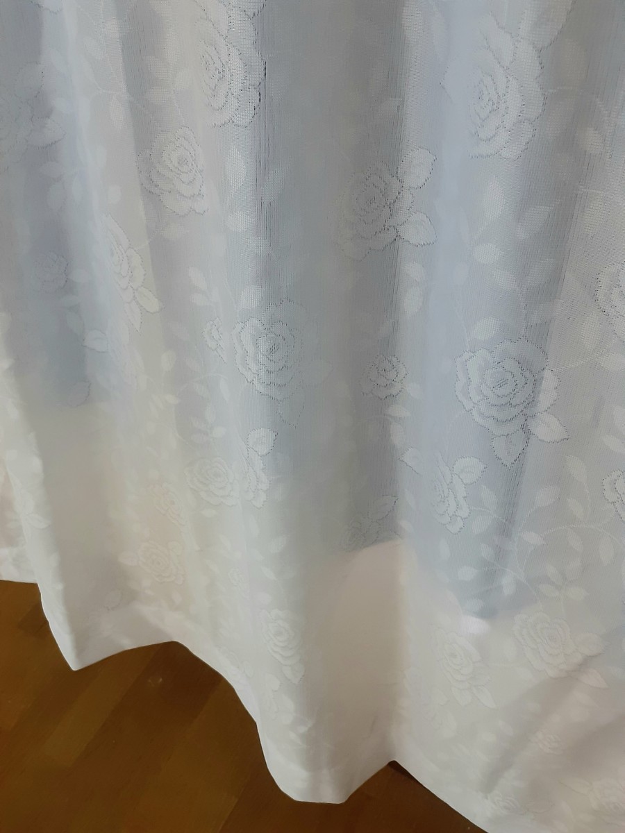 新品 防炎エコミラーレースカーテン １００X１３３cm ２枚組 遮熱 断熱 ホワイト系ローズ柄の画像6