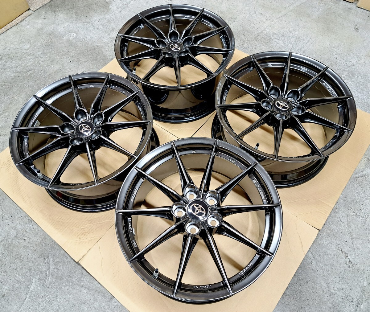 【新車外し】トヨタ GR ヤリス 純正 RZ ハイパフォーマンス 専用 BBS ホイール 4本セット 8.0J 114.3 鍛造 ブレンボ 納車前外し 超極上品の画像6