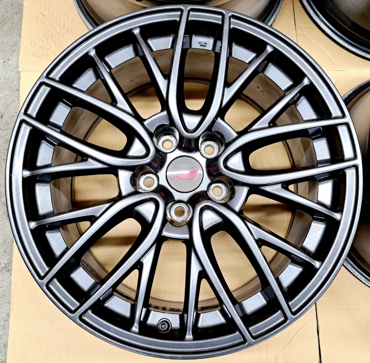 【美品】スバル WRX STI 純正 18インチ 8.5J ホイール 4本 ブレンボ レヴォーグ レイバック フォレスター GVB VAB GRB GVF GDB 114.3 