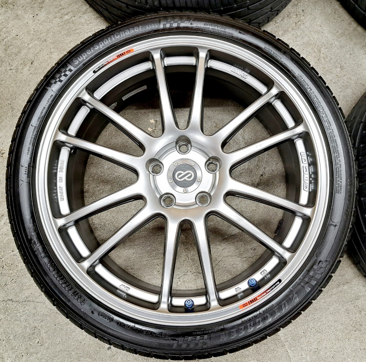 【美品】ENKEI Racing GTC01 ホイールタイヤ 4本 2022年製 225/40R19 7.5J 114.3 19インチ ノア ヴォクシー セレナ ステップワゴン セレナの画像3