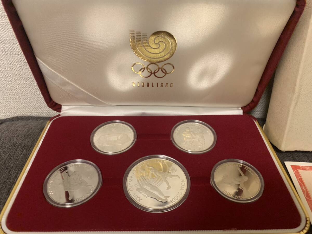 ソウルオリンピック SEOUL 1988 五輪 記念コイン メダル 10000ウォン 5000ウォン 2000ウォン 1000ウォン ケース入り 極美品 コ51の画像2