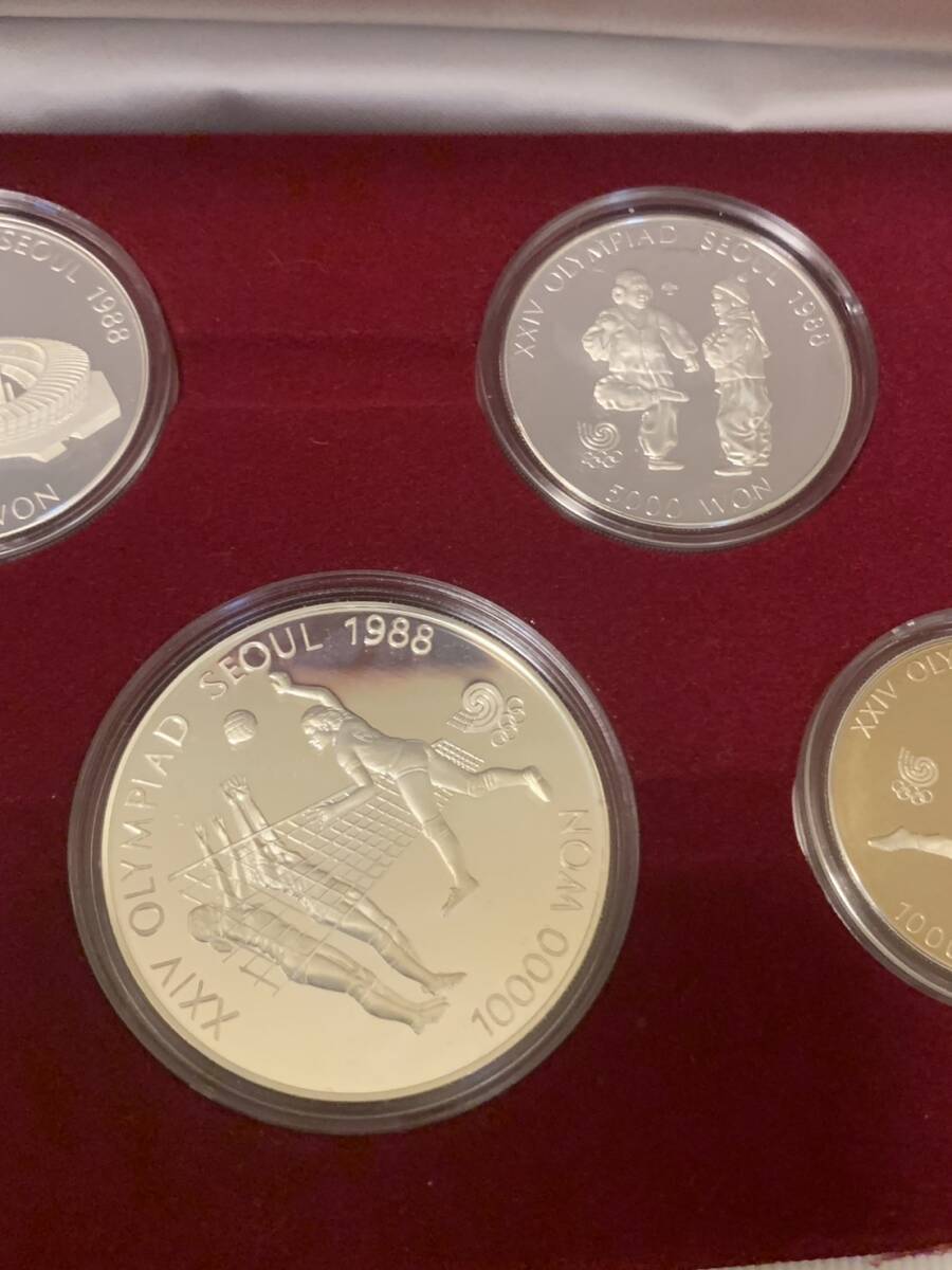 ソウルオリンピック SEOUL 1988 五輪 記念コイン メダル 10000ウォン 5000ウォン 2000ウォン 1000ウォン ケース入り 極美品 コ51の画像4