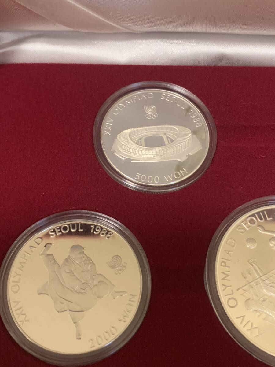 ソウルオリンピック SEOUL 1988 五輪 記念コイン メダル 10000ウォン 5000ウォン 2000ウォン 1000ウォン ケース入り 極美品 コ51の画像3