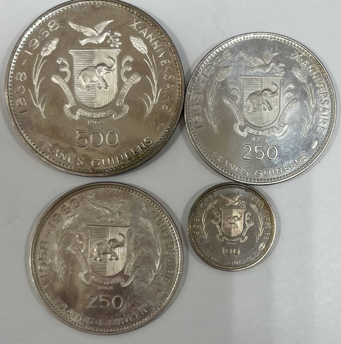 #16796G ギニアフラン 銀貨 おまとめ 4枚 500ギニアフラン 250ギニアフラン 100ギニアフラン 約63.7gの画像1