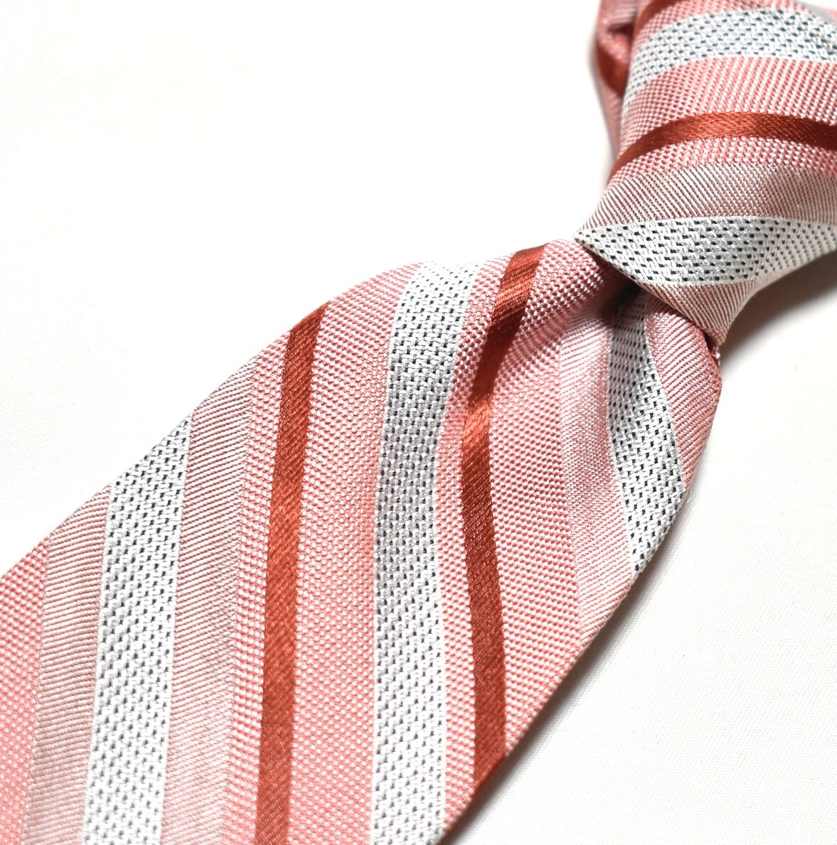 B217* Calvin Klein necktie stripe pattern *