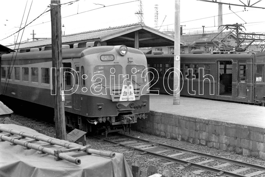 R1073-1【古い 鉄道 白黒 モノクロネガ】35mm 6コマ◇昭和40～50年代 急行富士川 準急白糸 ※駅 電車 汽車 蒸気機関車_画像2