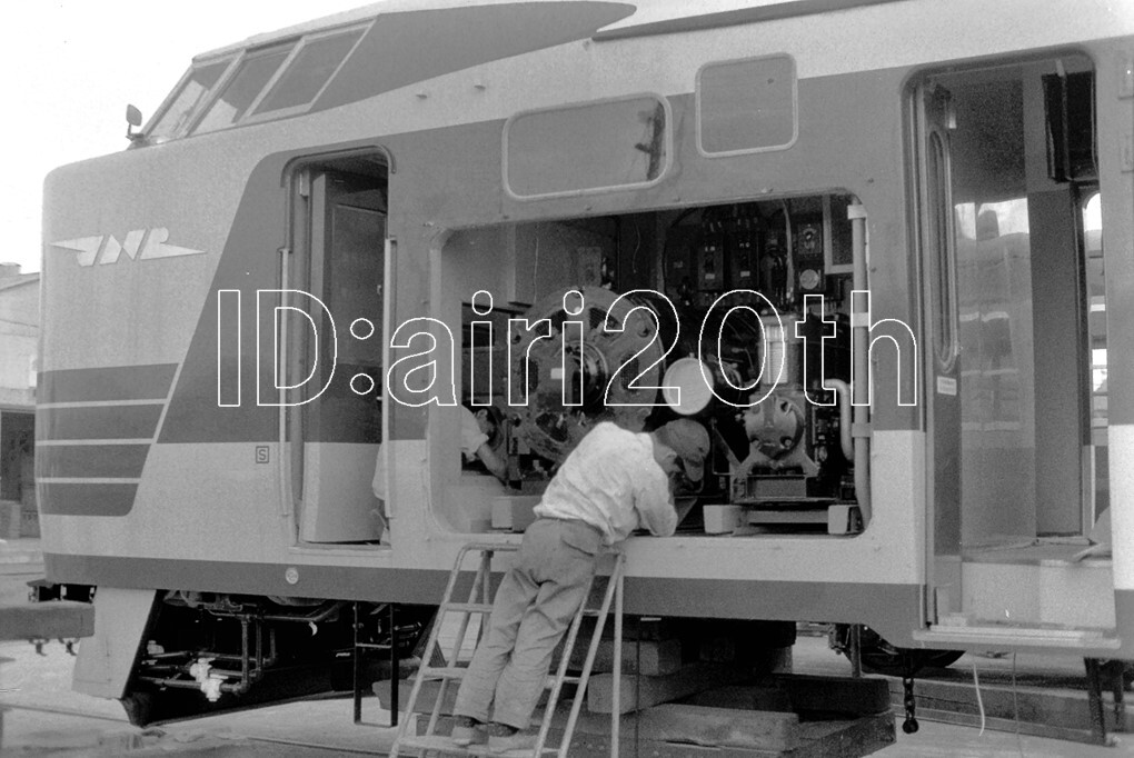 R1075-1【古い 鉄道 白黒 モノクロネガ】35mm 4コマ◇昭和40～50年代 特急はくつる ※駅 電車 汽車 蒸気機関車_画像3