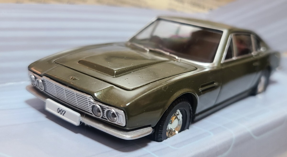  out of print!1/43 scale /[ woman .. under. 007](1969 year ) bond car / Aston Martin DBS die-cast model 