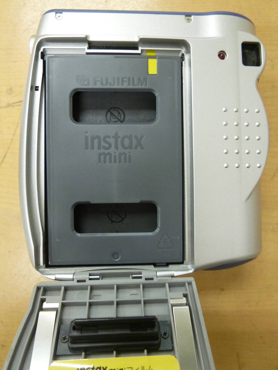 中古(ジャンク品) FUJIFILM/富士フィルム instax mini10 インスタントカメラ [E-104] ◆送料無料(北海道・沖縄・離島は除く)◆ の画像6