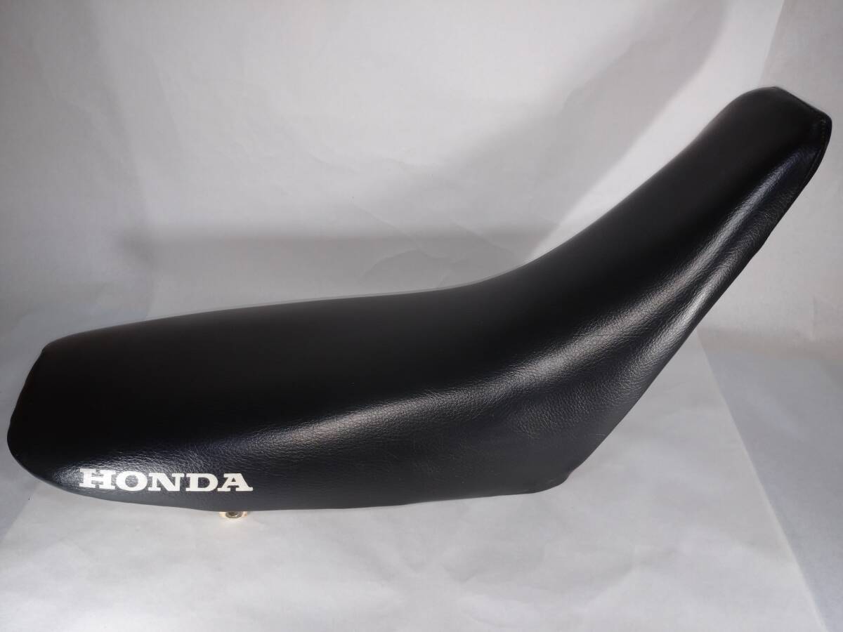 送料込み【純正ベース・中古】HONDA/ホンダ CRM250R・AR (MD24・32) など向けシート シンプルなブラック表皮にHONDAロゴあり_画像2