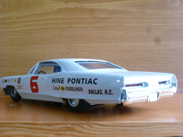 1966年型 PONTIAC BONNEVILLE 1/25 ストックカーモデル、タミヤ模型製D型シャーシ改造_画像3