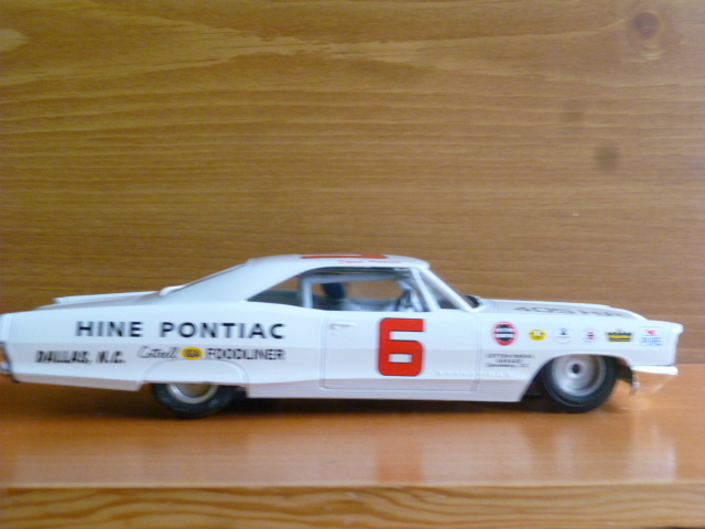 1966年型 PONTIAC BONNEVILLE 1/25 ストックカーモデル、タミヤ模型製D型シャーシ改造_画像6