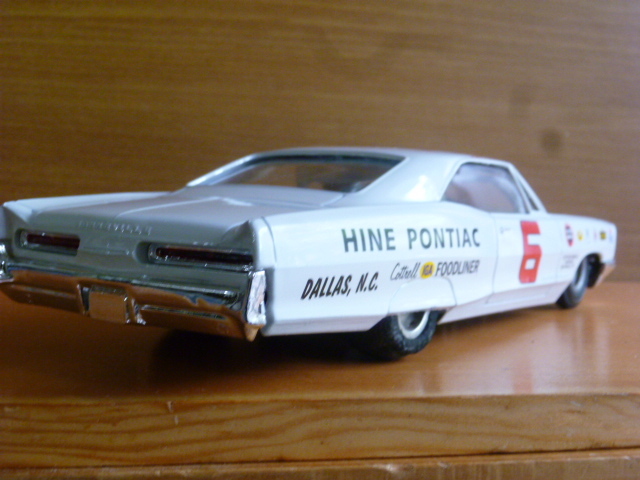 1966年型 PONTIAC BONNEVILLE 1/25 ストックカーモデル、タミヤ模型製D型シャーシ改造