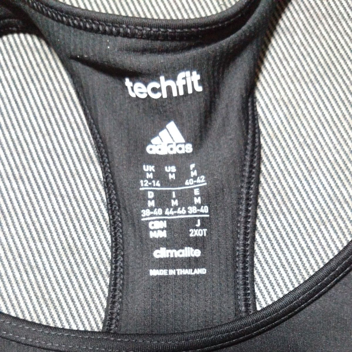 新品　 adidas スポーツブラ　テックフィット　USサイズM