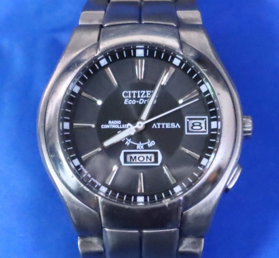 シチズン アテッサ ATD53-2771 電波ソーラー ブラックチタン デイデイト メンズ腕時計 中古完全動作品_画像3