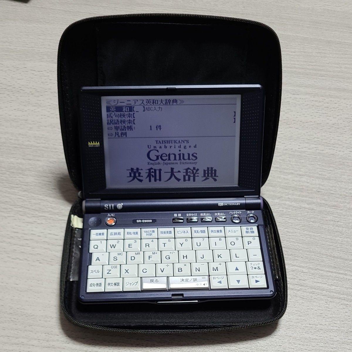 電子辞書 SEIKO IC DICTIONARY SR-E9000 (26コンテンツ, 英語充実モデル, 音声対応, シルカカード