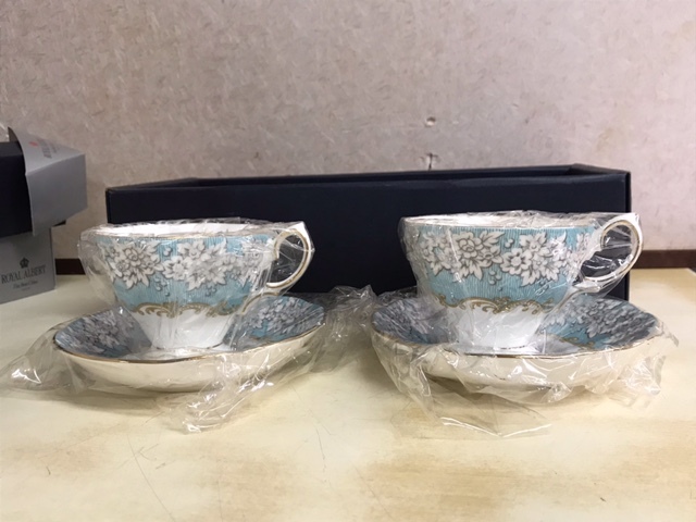 【未使用保管品】 Royal Albert Enchantment ロイヤルアルバート エンチャントメント カップ＆ソーサー ２脚セットの画像3