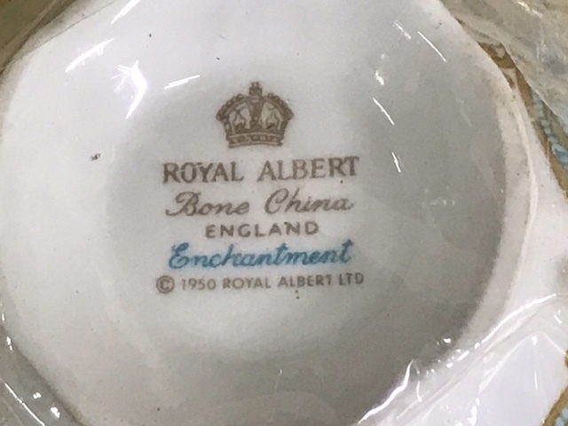 【未使用保管品】 Royal Albert Enchantment ロイヤルアルバート エンチャントメント カップ＆ソーサー ２脚セットの画像10