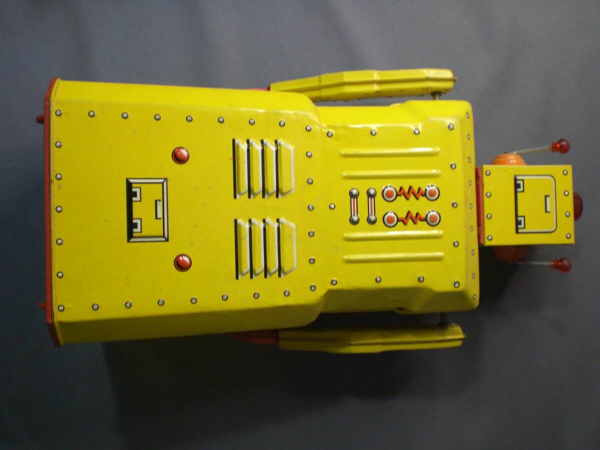 R-1 tin plate Rescue / robot yellow color electric mystery mileage 