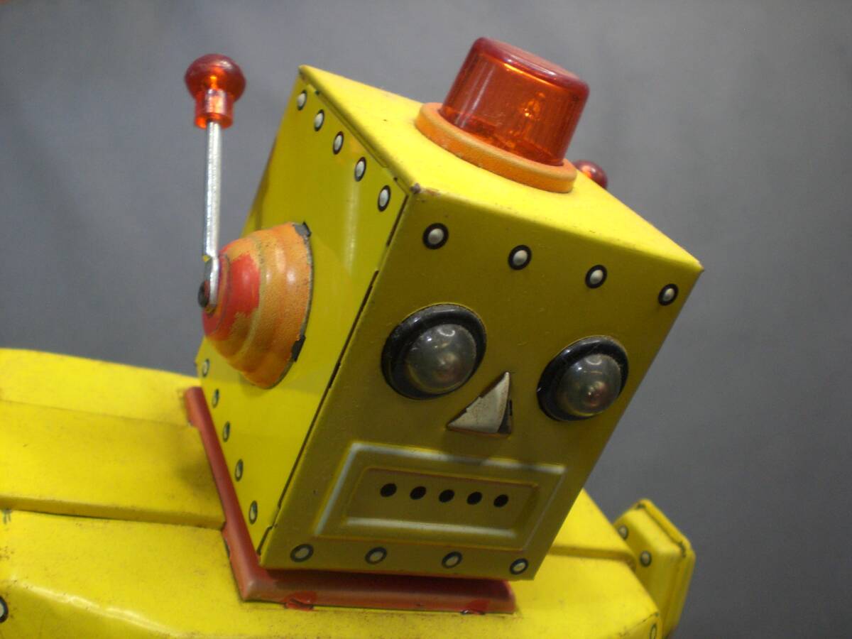 R-1 tin plate Rescue / robot yellow color electric mystery mileage 