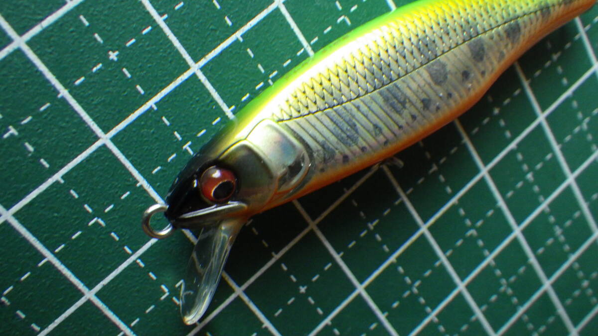 メガバス GREATHUNTING 50 Flat Side ミノー FAST SINKING 50mm 4.0g LIME BACK 美品_画像5