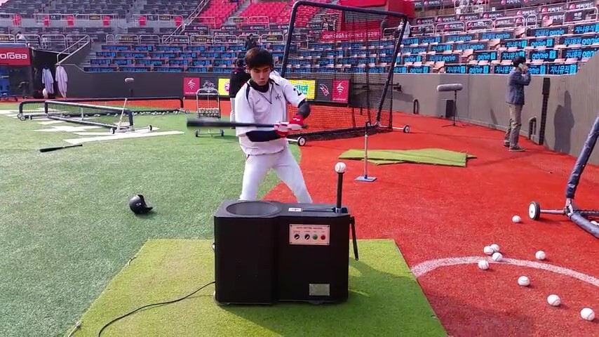  batting machine automatic AUTOBAT-PRO 1 person . practice is possible batting practice baseball supplies baseball spike baseball glove 