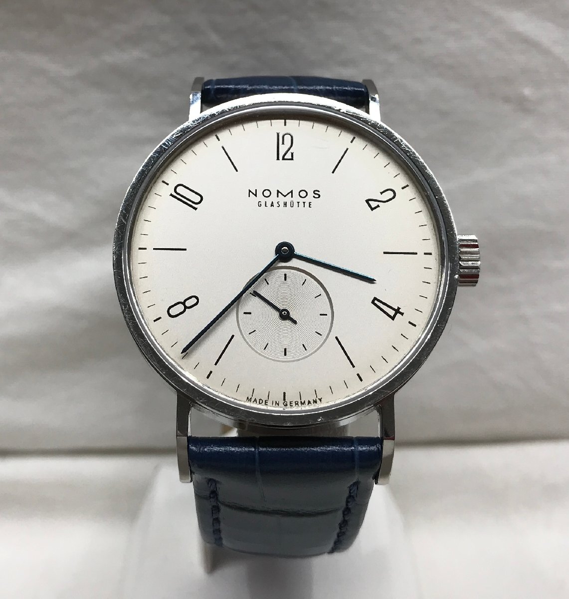 時計　[稼働品] NOMOS ノモス タンジェント デイト 白文字盤 手巻き シースルーバック スモールセコンド 箱あり 純正ベルト_画像1